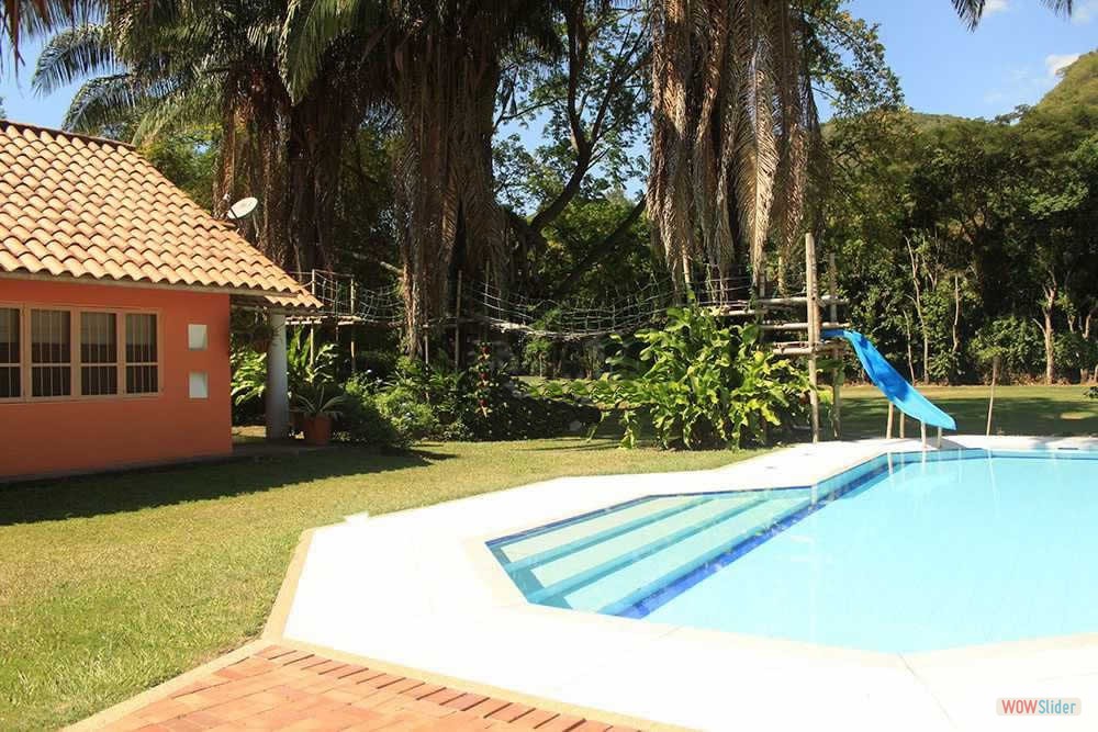 4_piscina_atras