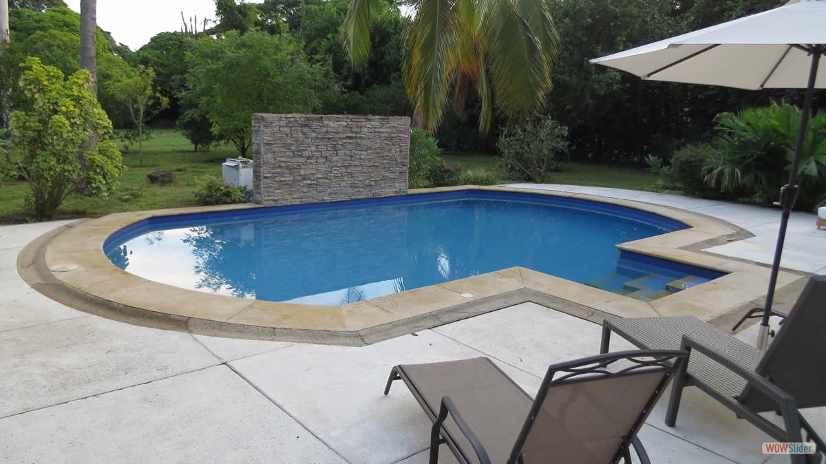 3_piscina_jardin