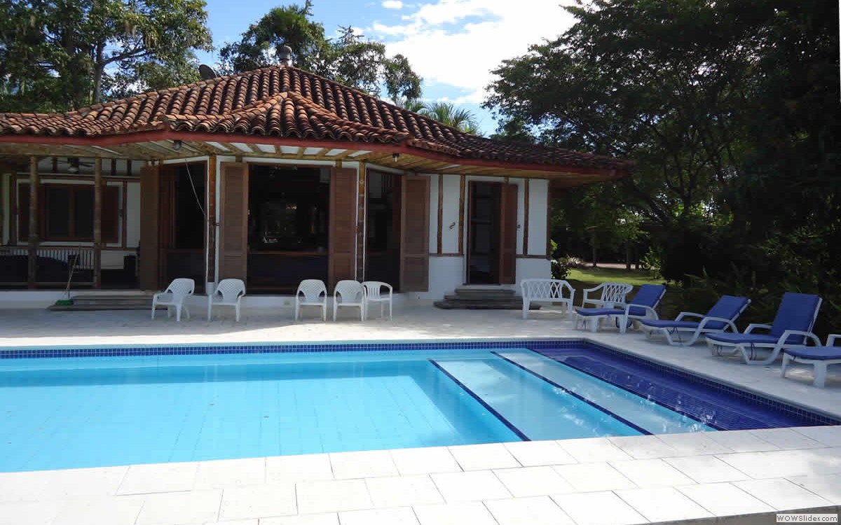 5_piscina_fachada